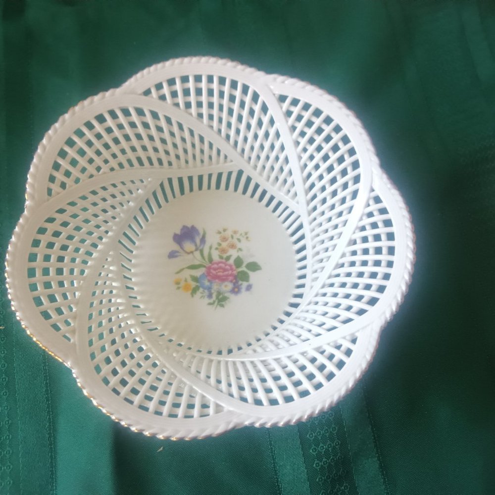IRIS CLUJ ROMANIAN FINE PORCELAIN LACE BOWL